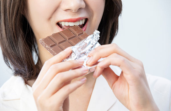 ‘식후 디저트’ 못 참는 사람, ‘이런’ 이유 있었다… 어떻게 막지?