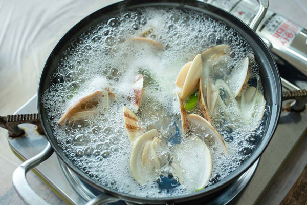 ‘이 찌개’에 올라오는 거품은 걷어내라던데, 뭘까?