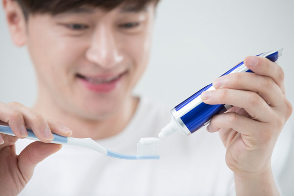 “양치했는데 왜 입냄새 나지?” 양치 직전에 한 ‘이 행동’ 때문