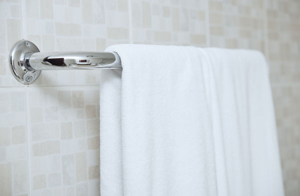 아침에 쓴 수건, 저녁에 또 쓰면 생기는 일