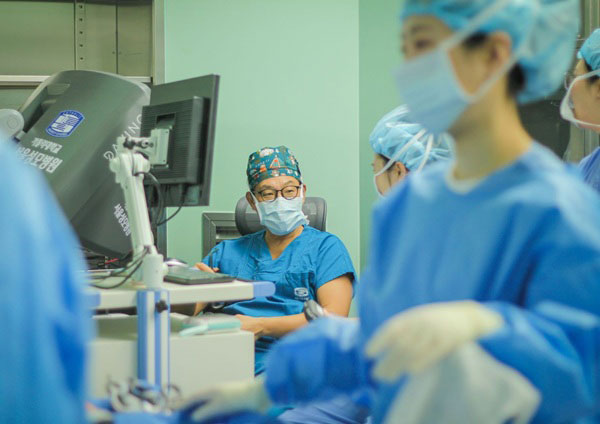 단일공 로봇수술, 단일공 복강경 대비 대장암 환자 조기 회복에 효과적