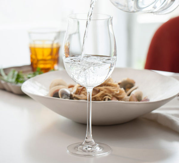 식전에 ‘이것’ 한 잔 마셨더니… 음식 풍미 확 살아나는 효과