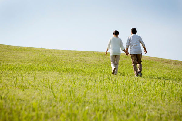 “30분 걷고 10년 젊어지는 효과” 최근 유행인 ‘OOO 걷기’를 아세요?