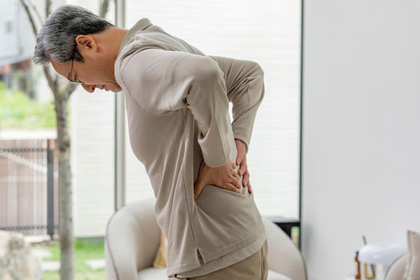 “허리디스크 수술 두 번”… ‘이 신호’ 놓쳐 신경 손상된 50대 男, 무슨 사연?