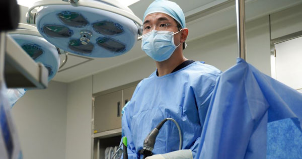 [의학칼럼] 양방향 척추 내시경, 허리디스크 수술의 새로운 기준이 되다