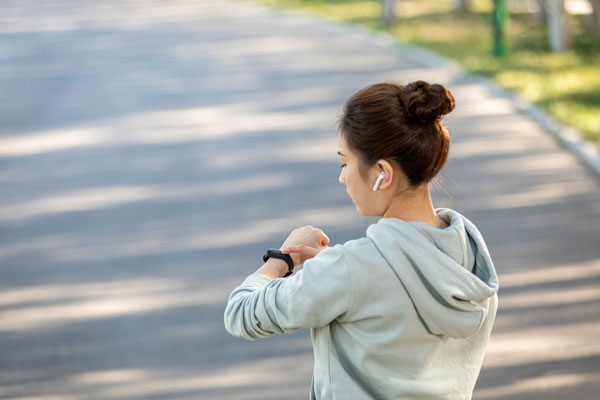 서울시민들 시계 보면서 걷더니… ‘손목닥터9988’, 고혈압·당뇨 개선 효과