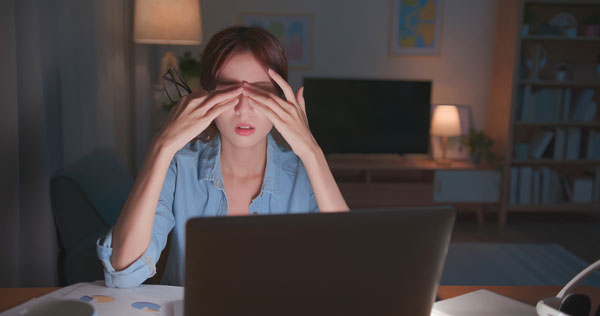 ‘실명 위험’ 황반변성, 젊은 환자 늘고 있어… 주된 증상, 뭘까?