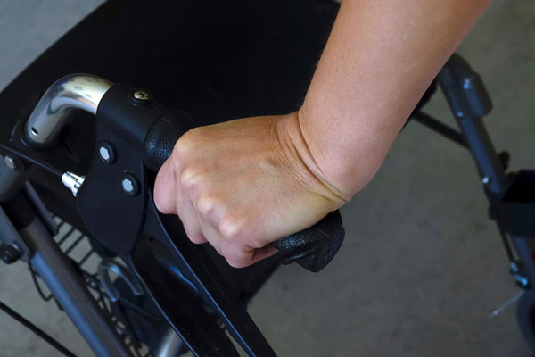 “중국 동포도 안 한다”… 간병 인력 절벽 현실화 [간병 리포트]