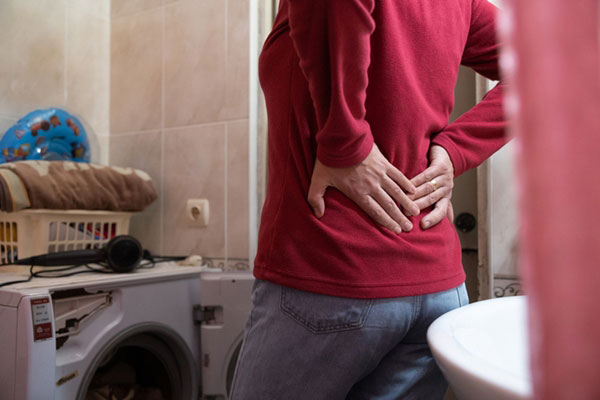 일어날 때 유독 찌릿한 허리 통증, 디스크 아니라던데… 왜 아프지?