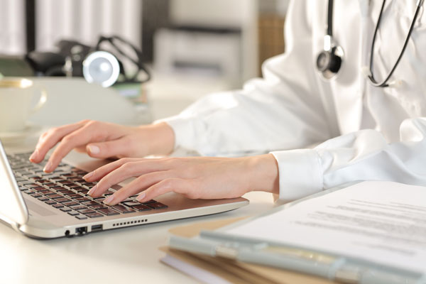 비대면 진료 법안 통과에 엇갈린 반응… ‘의료 민영화’ vs ‘사실상 규제’