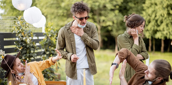 “콜록” 옆 사람이 기침을 멈추지 않을 때… 美 전문가의 6가지 조언