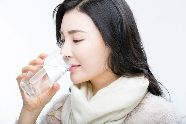 요즘 날씨에 물 안 마셨다간… 혈액 끈적해지고, ‘이 장기’ 기능 저하