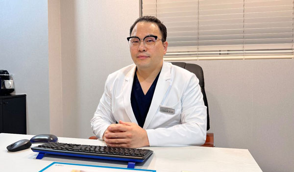 [의학칼럼] 50대 이후 남성의 전립선 질환: 증상과 최신 치료법