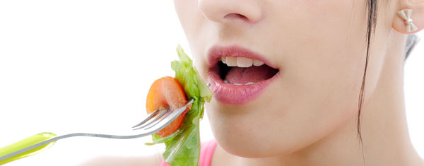 “잎채소만으로는 부족하다”… 샐러드에 추가하면 좋은 ‘5가지’ 재료