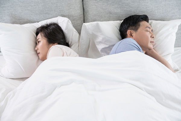 부부가 숙면을 위해 포기해야 할 ‘한 가지’