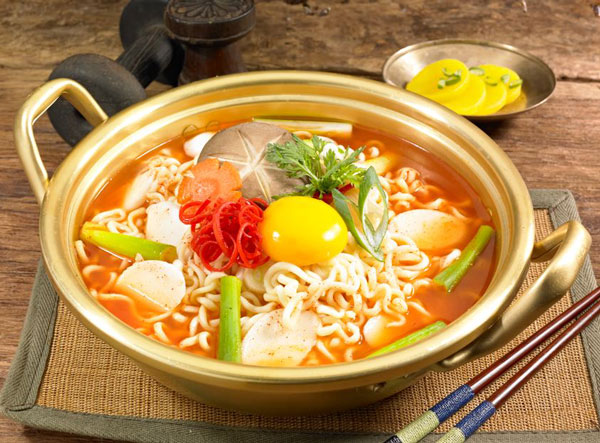 “라면 빨리 먹으려다 큰일 난다”… ‘이 물’ 사용하지 말라고?