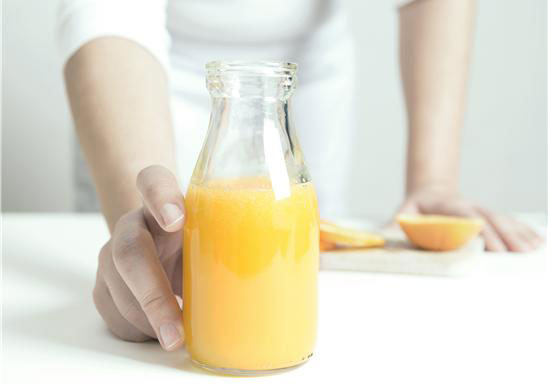 살찐 사람 ‘이 주스’ 60일 마셨더니… 지방 태우는 유전자 깨어났다