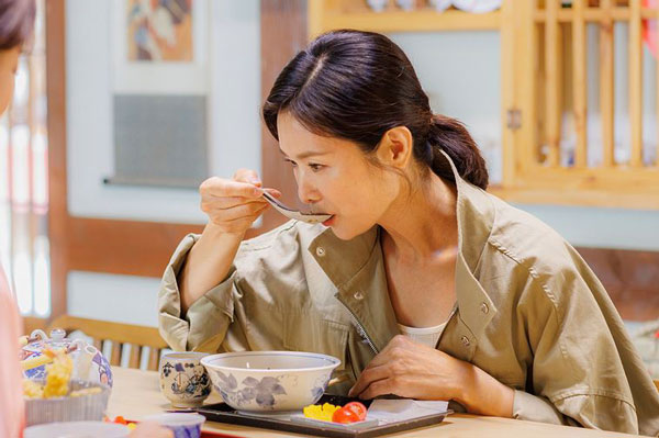 자다가 화장실 가는 여성, 고혈압 위험 크다던데… ‘이것’ 섭취 줄여야