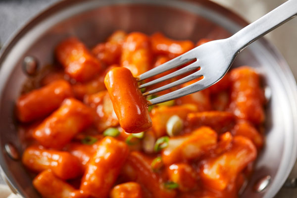 “매운 떡볶이 먹고 후식으로 아이스 커피”… 한국인 최애 식습관, ‘이 병’ 불렀다