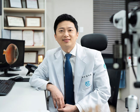 [의학칼럼] 단순 노안으로 오해 말아야… 백내장 초기 증상은?