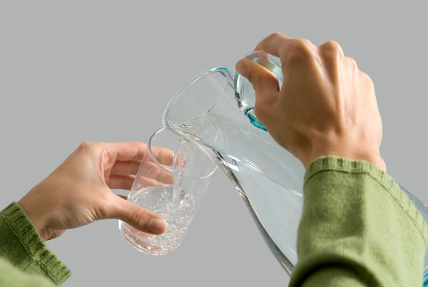 따뜻한 물 한 잔, '이 시간'에 마시면 살 빼는 데 큰 도움… 언제일까?