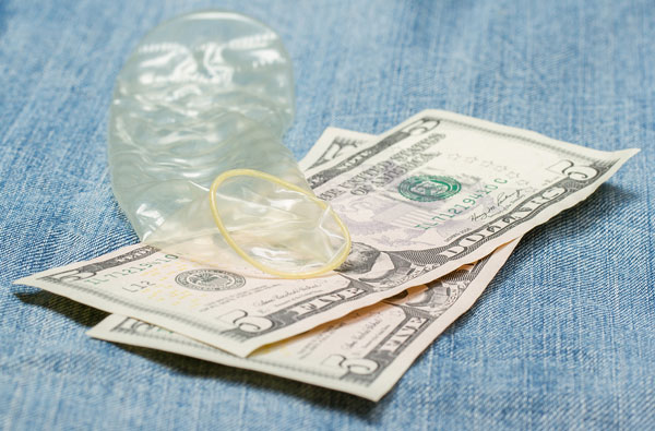 "콘돔 쓰려면 세금 내라" 부가가치세법 개정한 中… 속내 무엇일까