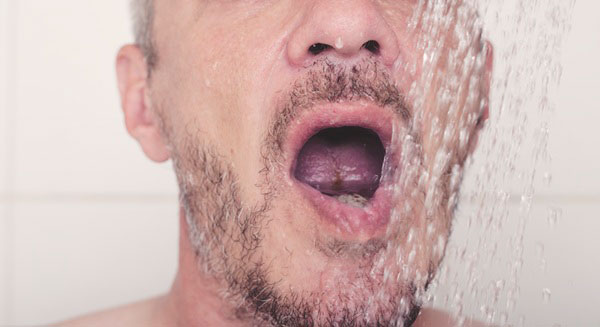 ‘샤워하며 양치하기’가 치명적인 사람 있다던데… 누구?