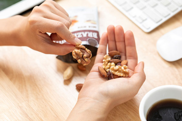 “지방 많아 살 찐댔는데” 견과류, ‘이만큼’ 먹으면 체중 감량 효과