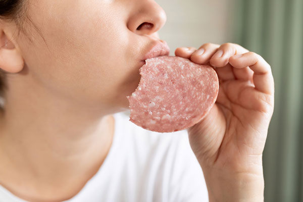 방부제 든 가공식품, 암 위험 높인다… 유방암 특히 위험