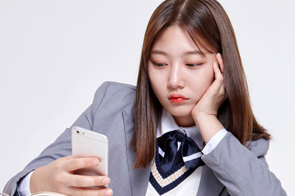 “소셜미디어 사용 ‘제로’”인 고등학생, 웰빙지수 낮다