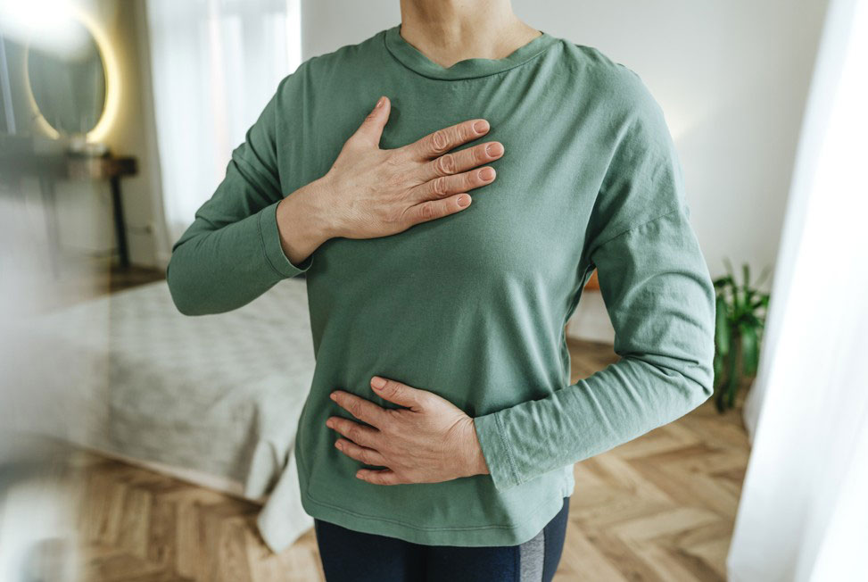 만성 통증, 숨만 ‘이렇게’ 쉬어도 좀 낫다… 방법은?