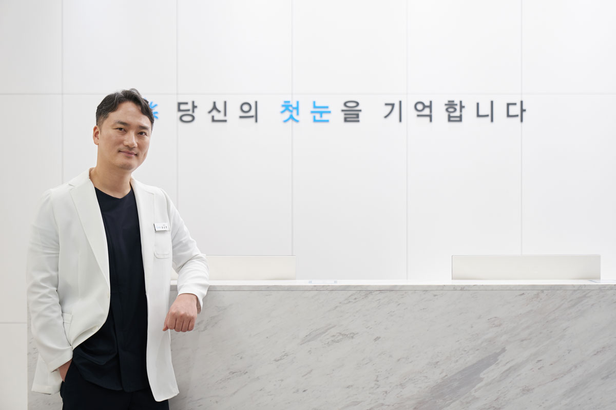 [의학칼럼] 스마트기기 사용 증가로 2030세대에 나타나는 ‘젊은 노안’