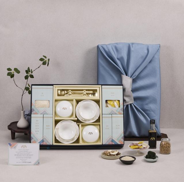 대통령실 올 ‘설 선물’ 공개… 뭐 들었나 봤더니?