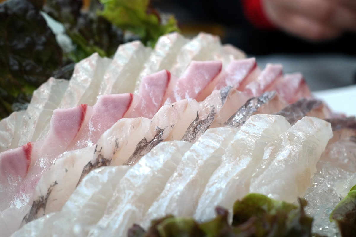 “회는 초장 맛으로?” 요즘 유행인 ‘이것’ 찍으면 풍미·영양 꽉 찬다