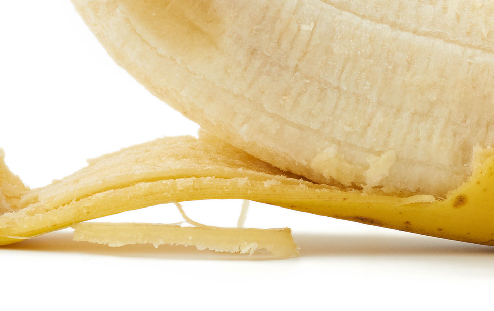 바나나 껍질 속 ‘하얀 실’ 떼지 말아야… 어떤 효능 있나 봤더니?