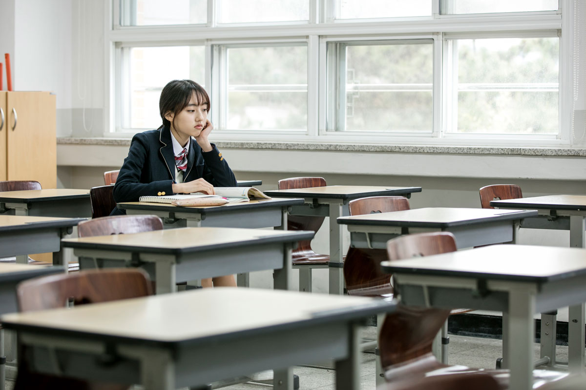 ���ǿ� Ȧ�� �ִ� �л�