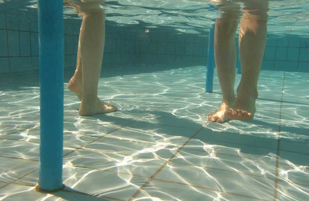 “운동 가성비 더 좋아” 수중 걷기 효과 높이려면 ‘이렇게’ 하세요