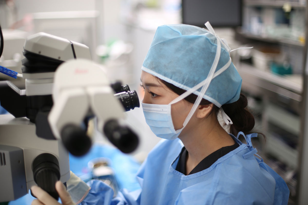 [의학칼럼] 갑자기 심해진 빛번짐, 단순 피로 아닌 ‘백내장’ 초기 신호일 수도