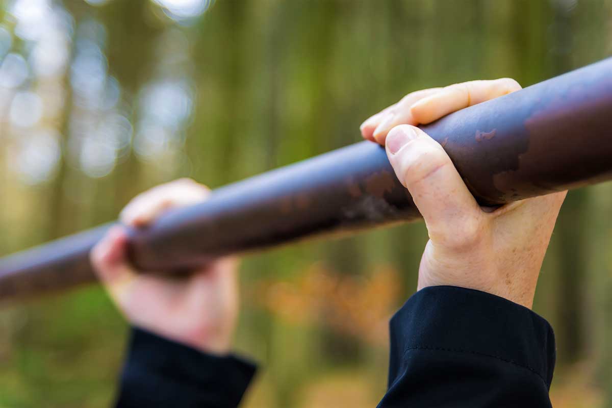 철봉을 잡은 손