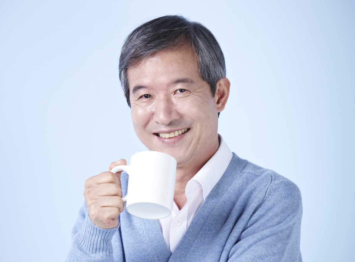 우유 마시는 사진