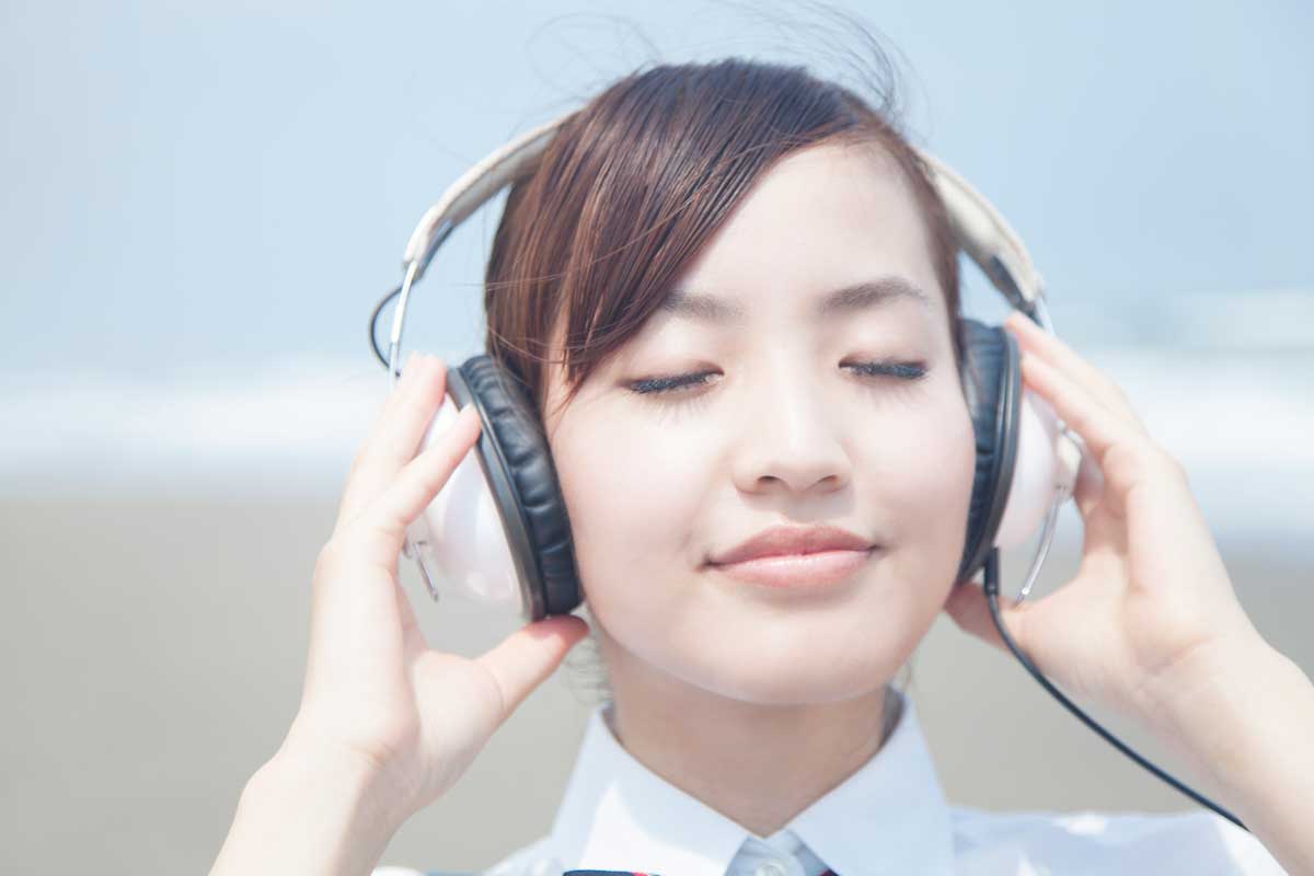 음악 감상하는 사람