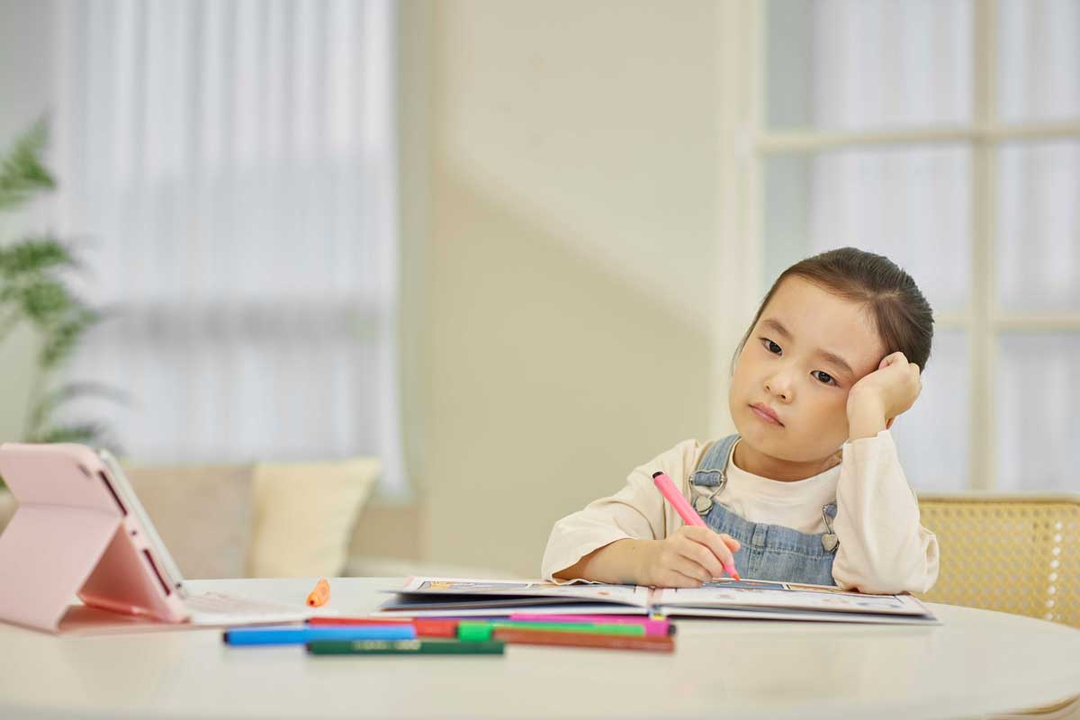 생각하는 어린 아이