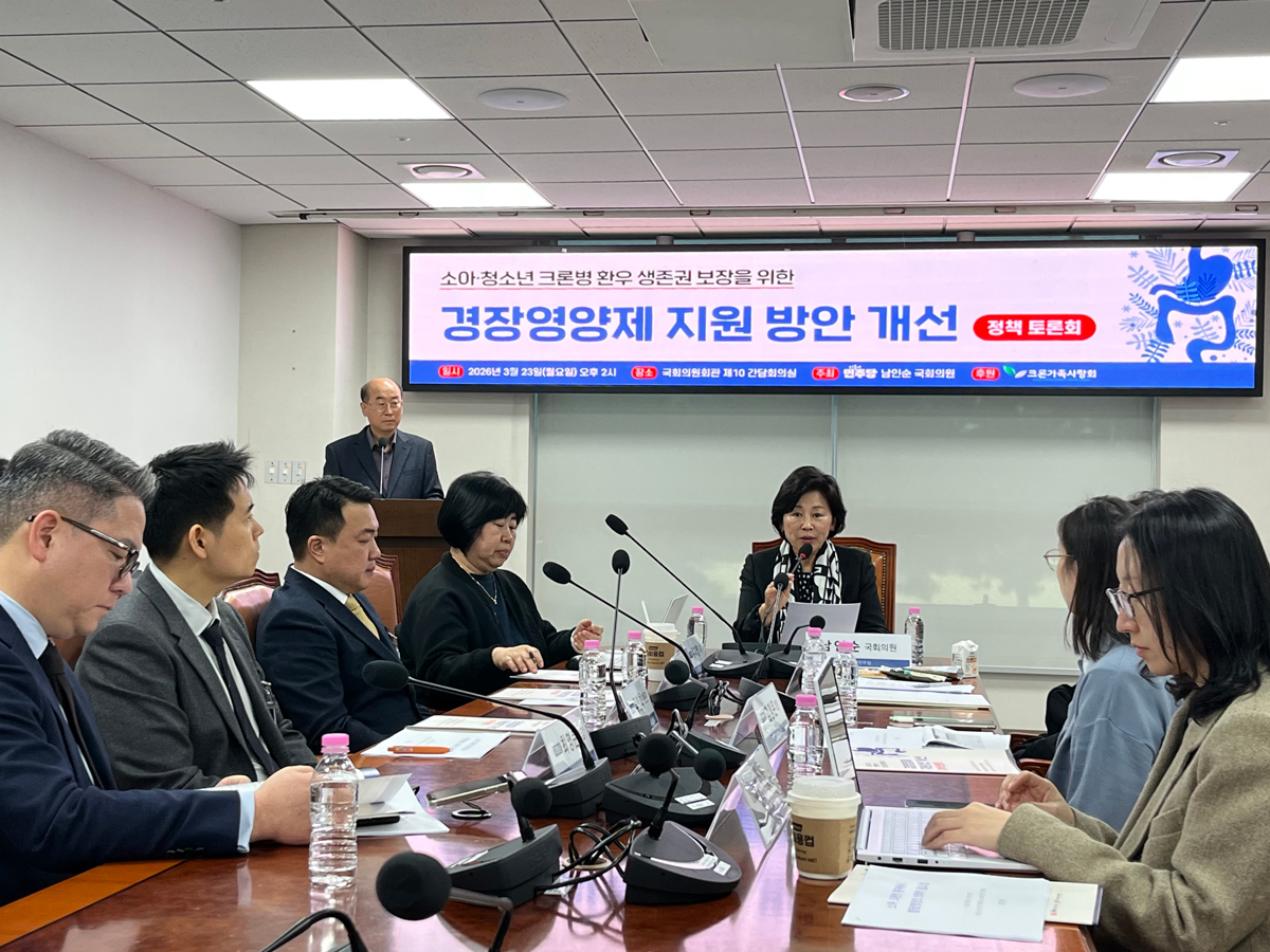 사람들이 말하는 모습