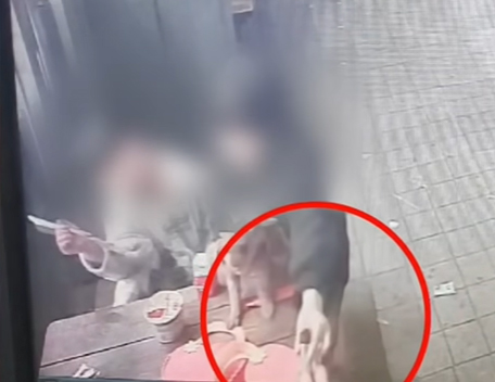 전자담배 피는 아이