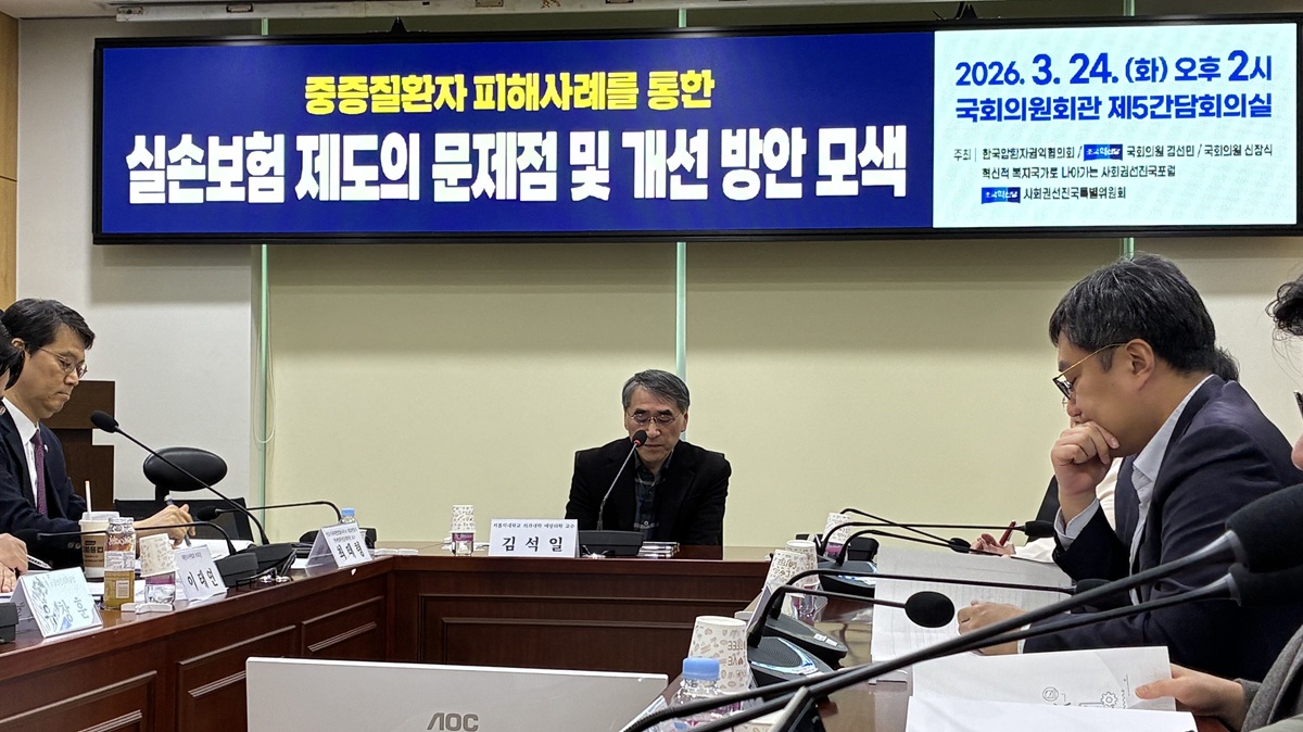 김석일 교수 말하는 모습