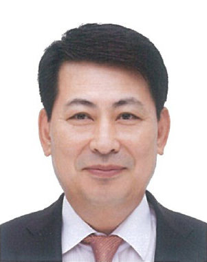 남성이 웃는 모습