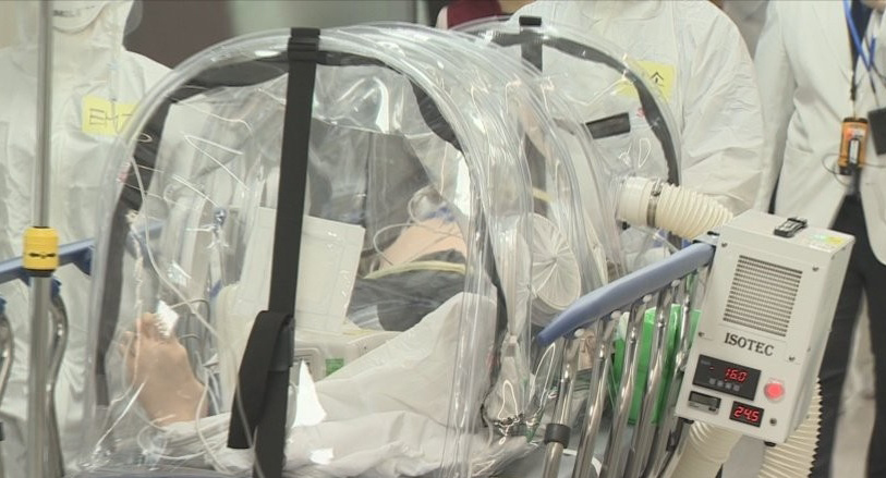 감염병 환자 이송 모습