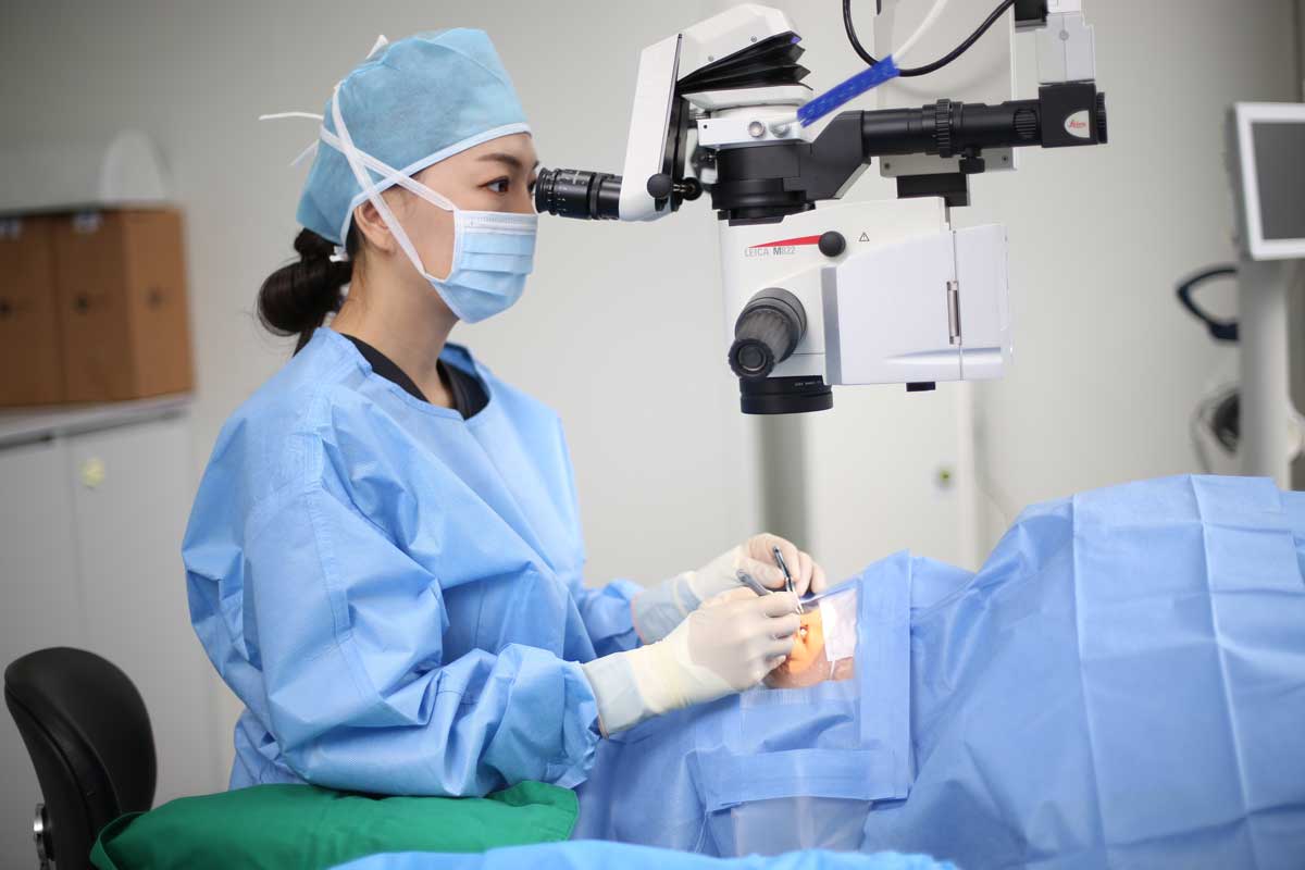 [의학칼럼] 헷갈리기 쉬운 노안과 백내장 차이, 증상으로 구별하는 법