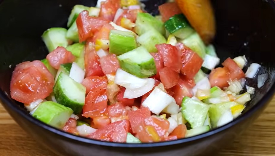 오이와 토마토 음식 사진