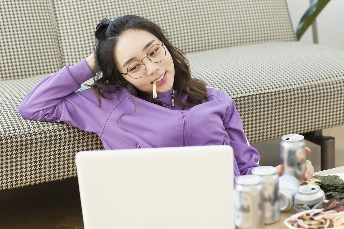 음주 즐기는 여성